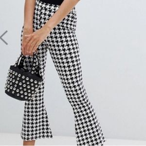 ASOS DESIGN flare cropped leggings in
houndstooth